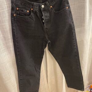 Levi's Black Relaxed Jeans with Classic Style and Durable Stitching